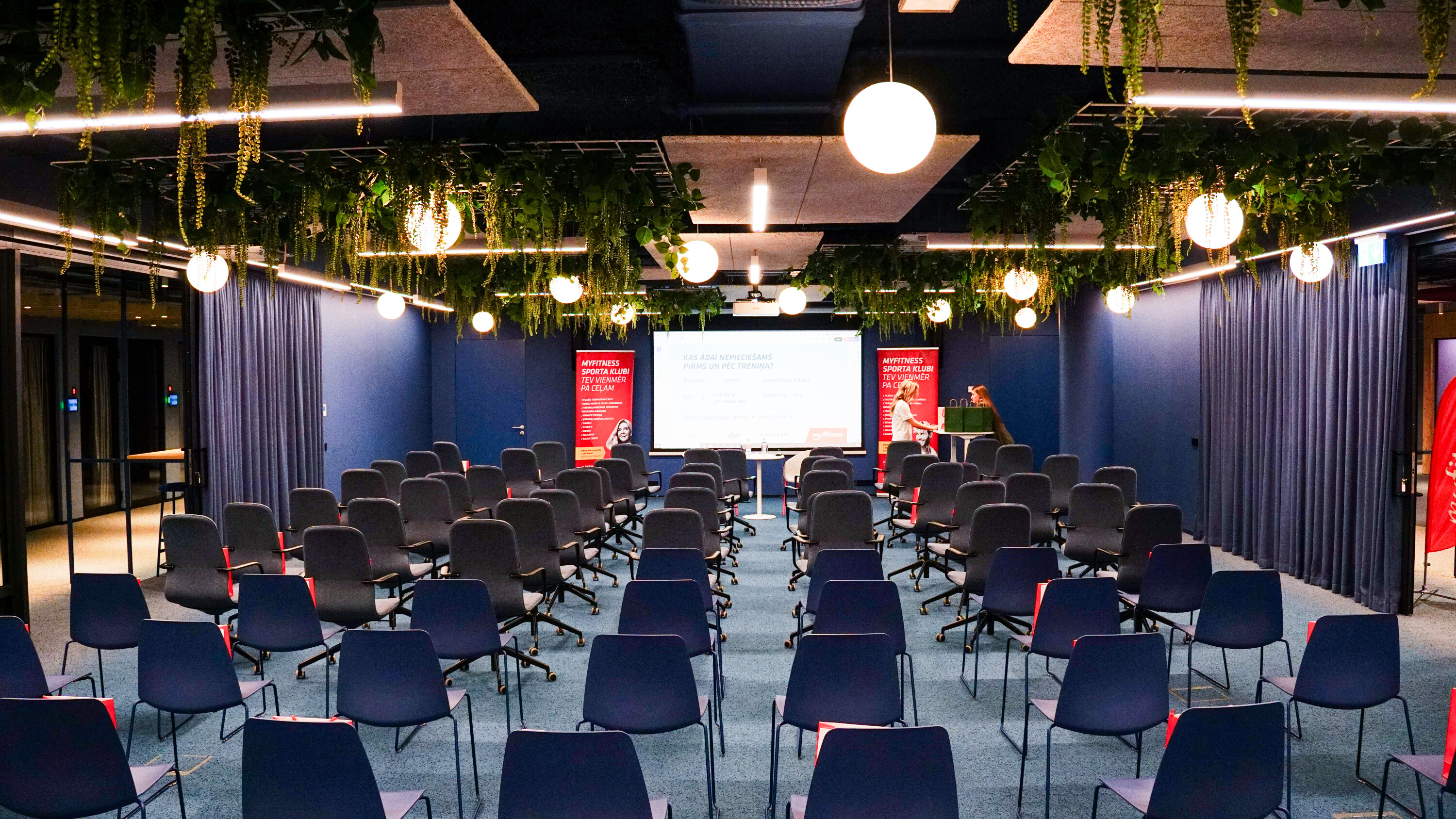 Event area, up to 100 seats.